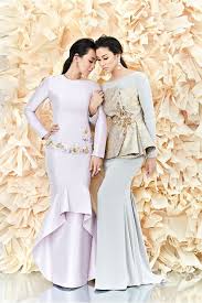 Aim for timelessness, simultaneously modern, effortless beauty, classic and eminently chic. 835 Baju Kurung Ideas In 2021 Baju Kurung Kurung Moden Fashion