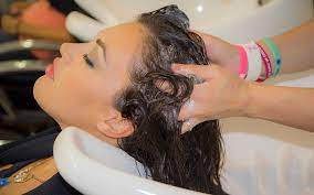 Scopriamo insieme di cosa si … Come Lavare I Capelli Senza Rovinarli Mybeautypedia