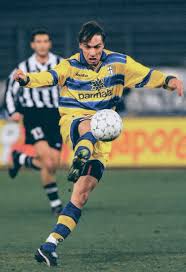 İtalyan ekibi daha önce devler ligi'nde. Greats Of The Game Parma 1998 1999 Parma Won Two Trophies In One Of