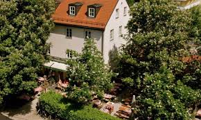Biergarten In Munchen Die Besten Platze Im Sommer Biergarten Restaurant Munchen Garten