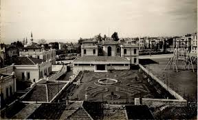 Fatih Itfaiye Bolgesi 1933 Sol Ilerde Mimar Ayas Camii Ve Daha Arkasinda Muhtesip Karagoz Camii Nin Minaresi Mimari Istanbul Resimler
