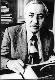 Hikâye dalında önemli eserler veren tarık buğra oğlumuz adlı hikâyesiyle cumhûriyet gazetesinin açtığı hikâye yarışmasında ikincilik kazandı (1948). Tarik Bugra Edebi Kisiligi Edebiyat Ogretmeni