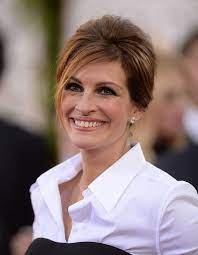 Ross learns marcel is working on a movie, and the film's makeup artist seems to want chandler; Julia Roberts Aujourd Hui Que Sont Ils Devenus Les Acteurs De Coup De Foudre A Notting Hill Elle