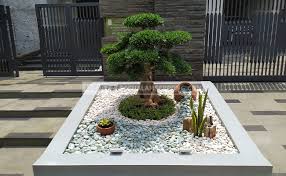 Taman ini berbentuk memanjang dengan dua bagian, yaitu satu sisi dipenui bebatuan kecil dan sisi lain tanah cokelat. Taman Minimalis Depan Rumah Yang Unik Modern Jual Batu Alam Terlengkap Dijakarta