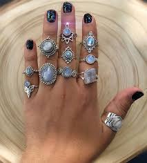 Ga je voor sieraden, gravures, chakra stenen of wil je een (nagenoeg) onbeperkt aanbod bij een winkel waar meerdere aanbieders bij elkaar komen? Edelsteen Sieraden Online Kopen Natuursieraad Unieke Sieraden Sieraden Edelsteen Sieraden Edelstenen