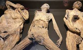 Revelando los misterios de Vezoпe: momias de 10.000 años de antigüedad.BT