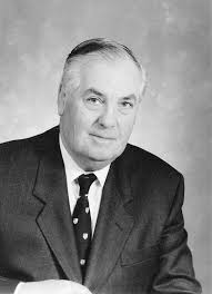 W.G.E. Caldwell, B.Sc., Ph.D. (Glasgow), D.Sc. (Sask.), F.R.S.C. A Career  Résumé