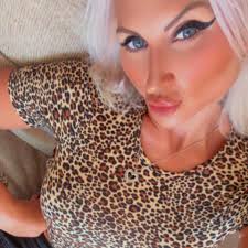 A good woman will not walk away from you without trying to save the  relationship! She will do everything she can because she truly wants things  to work. She will keep trying,