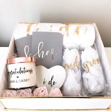 Engagement gifts is your no.1 website for unique and personalised engagement presents. Best Engagement Gifts For Her