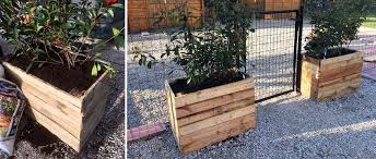 Diy Fabriquer Un Bac A Fleurs En Palette Tuto Pour Une Jardiniere Recup Pallet Garden Pallet Flower Box Pallets Garden