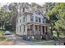 This 2402 Square Foot Single Family Home Has 6 Bedrooms And 2 0 Bathrooms It Is Located At 300 Country Club Rd York P Zillow House Styles Home And Family
