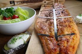 Flammlachs Vom Finnwerk Flammlachsbrett Kissedbyflames Com Rezept Flammlachs Fischrezepte Lachs