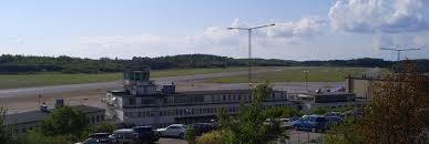 I detta avsnitt får vi se hur en brandbil på en flygplats fungerar. Parkering Bromma Airport Flygplatsparkeringar