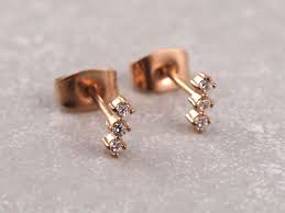 August 4, 2021 by the crystal development team ver. Chirurgenstahl Ohrstecker 3 Kristalle Rosegold Schoniglich