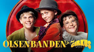 Olsenbanden er en serie på 14 norske filmkomedier produsert av teamfilm mellom 1968 og 1999, skrevet av den danske duoen erik balling og henning bahs. Olsenbanden Junior Pa Cirkus 2005 Netflix Flixable