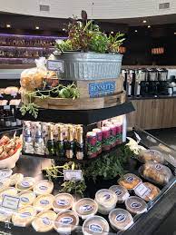 Bennett's pit bbq serves meals that are moist, tender and packed full of flavor. Bennetts Kitchen Bar Market Roseville On Twitter As The Seasons Begin To Change We Understand That Our Lives May Become A Bit Busier Bennett S Is Here To Offer Grab N Go