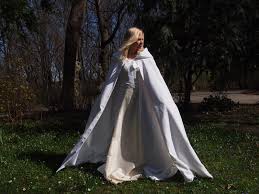 We did not find results for: Shop Passendes Brautcape Zu Unseren Brautkleidern Aus Baumwollsamt In Weiss