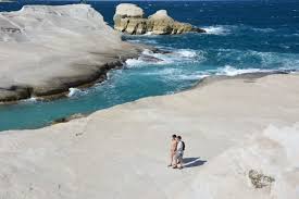 Sarakiniko beach sits on the northern shore, where waves induced by winds from the north help contour the coastline. Milos Strande Die Schonsten In Griechenland