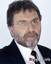 Kanal 7'de i̇skele sancak programını yaptı ve bazı bölümlerini kitaplaştırdı. Ahmet Hakan Biyografi Info