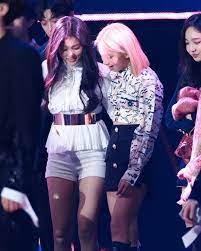 Twice (nayeon, jeongyeon, momo, sana, jihyo, mina, dahyun, chaeyoung, tzuyu with their . Twice Izone Seoul Music Awards Kpop Iz One