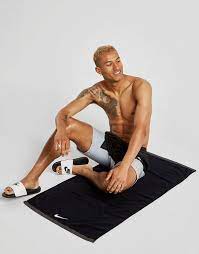 Distributor of terry bath towels including hand towels made from cotton & polyester. Black Nike Large Fundamental Towel Jd Sports