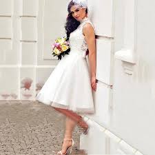 We've rounded up the best short wedding dresses for 2019 from the latest bridal collections… the shortest length of wedding dress available, this sassy gown ends above the knee and looks brilliant on petite brides who are worried about being swamped in a longer dress. Knee Length Short Wedding Dresses 2019 Fashion Dresses