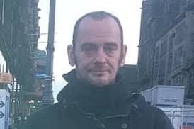 Community crowdfunds statue for celebrity cat Hendrix