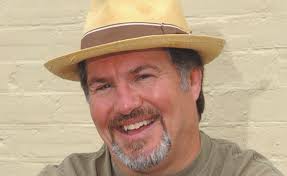 Sombre crowd greets soldiers