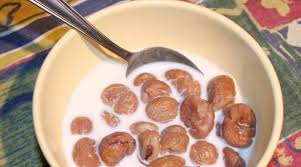 In passato i dolci erano in tavola solo nelle feste importanti, la domenica, nelle ricorrenze. Buioc Le Castagne Bollite Nel Latte Come Vuole La Tradizione Pavese