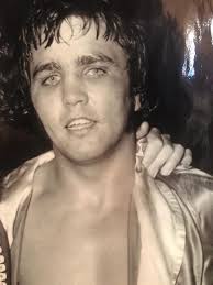 Les Stevens's Instagram, Twitter & Facebook