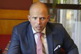 The perfect theo francken theofrancken animated gif for your conversation. Theo Francken Critiquant Les Hommes Portant De La Lingerie Feminine Le Secretaire D Etat S Explique Mais Ne S Excuse Pas Le Soir