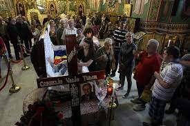A murit corneliu vadim tudor. Update Corneliu Vadim Tudor A Murit Tribunul Inmormantat In Aplauzele A Mii De Oameni Libertatea
