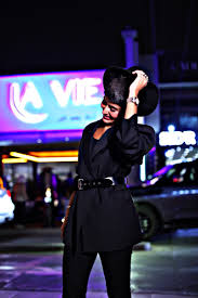 من هي فرح الصراف ويكيبيديا ، الأمر الذي سنتحدث عنه من خلال مقالنا هذا في موقع ، وهي الممثلة الكويتية التي تألقت باللوك الجديد، حيث قامت بحلاقة شعرها بالكامل وتشبهت بالرجال، وفي الآونة الأخيرة أثارت تغريداتها الجدل. ÙØ±Ø­ Ø§Ù„ØµØ±Ø§Ù Farahalsarraf91 Twitter