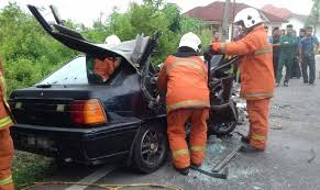 1 hri rm120 3 hri n keatas hrga bole runding #pm. Lelaki Maut Nahas Tiga Kenderaan