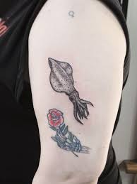 In 2017 el vardo tattoo relocated and is now based in the tuki tuki valley in havelock north, hawkes bay. Tattoo Uploaded By Daniel Bloxham Small Stipple Shaded Squid From My Flash Agencyinc Dbloxhamart Tattoo Tattooapprentice