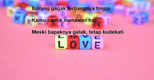 Dimana satu barus pertama disebut sampiran dan satu baris kedua disebut isi jadi pantun yang terdiri dari dua baris yaitu hanya mempunyai 1 sampiran dan 1 isi. Ciri Ciri Pantun Dan Contohnya Penjelasannya Thebellebrigade Com