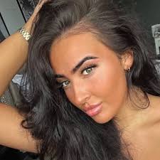 Anna Yeoman's Instagram, Twitter & Facebook