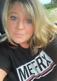 Lisa Dearinger's Instagram, Twitter & Facebook