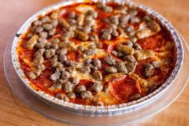 A homemade cauliflower pizza crust is perfect for when you really want a slice, but carbs aren't nice. What Pizza Chains Have Crustless Pizza For Low Carb Or Keto Diets The Keto Minimalist