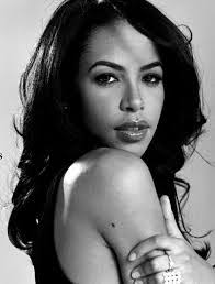 Lauren Sim's Instagram, Twitter & Facebook