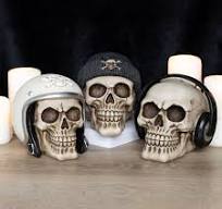 Something Different Wholesale Adorno de calavera de resina pintado a mano  con casco de motocicleta retro, decoración de la colección de motocicletas  ...