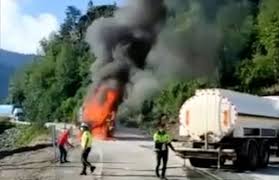 Bozkurt'ta yaşayan bir vatandaşın selin ilk anlarından itibaren evinden çektiği görüntüler ise yaşanan felaketin ne kastamonu'da yaşanan sel felaketinden en çok zarar gören bölge bozkurt ilçesi oldu. D Oyiqi7itoxym