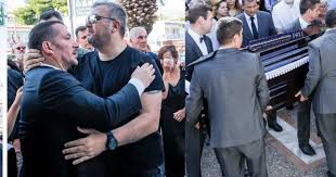 Maybe you would like to learn more about one of these? Lygise O Pyrros Dhmas Sthn Agkalia Toy Remoy Sthn Khdeia Ths Gynaikas Toy Fwto