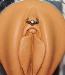 Horizontal Clitoral Hood Piercing Piercing Studio Wien