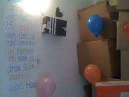 Rechts und links hinter der decke stehen sich zwei stühle gegenüber. Schachtelfest Brauchwiki