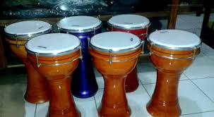 Konga merupakan alat musik ritmis yang berasal dari afrika, alat musik ini bisa disebut juga tumbadora. Mari Kita Mengenal Dan Cara Memainkan Alat Musik Hadroh Wnews