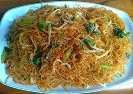 Masukkan bihun, bumbui dengan garam dan merica bubuk, test rasa hingga pas dengan selera. Resep Bihun Goreng Simple Aceh Oleh Cut Aldila T Is Cookpad