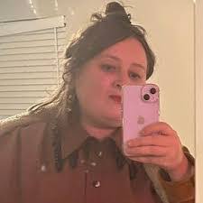 Sarah Ault's Instagram, Twitter & Facebook