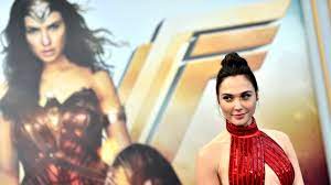 Wonder woman comes into conflict with the soviet union during the cold war in the 1980s and finds a formidable foe by the name of the cheetah. Wonder Woman 1984 Superheldinnenfilm Kommt Zu Weihnachten Auch Als Stream Golem De