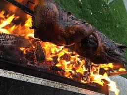 Spanferkelgrill Kostliches Spanferkel Oder Sauarsch Richtig Zubereiten Spanferkel Ferkel Grillen